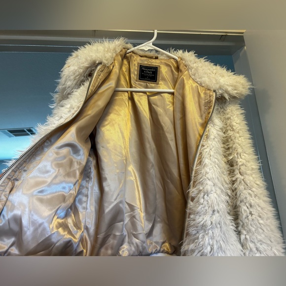 Fuzzy A&F Jacket ♥️ - Picture 5 of 5